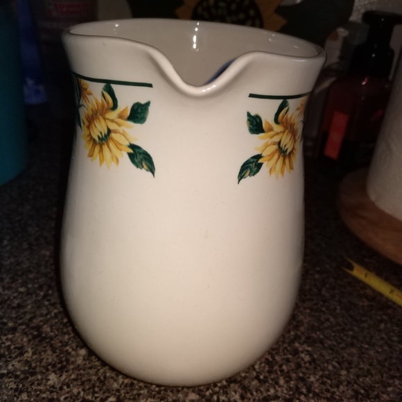 Sunflower 🌻 pitcher! - Picture 2 of 9